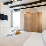 Apartment The White Stone House *