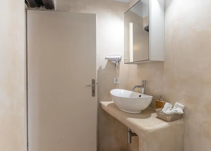 Apartment The White Stone House *